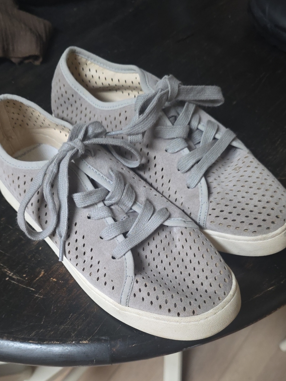 Boutique Women's Perforated Lace-Up Casual Sneakers - Gray Sz9